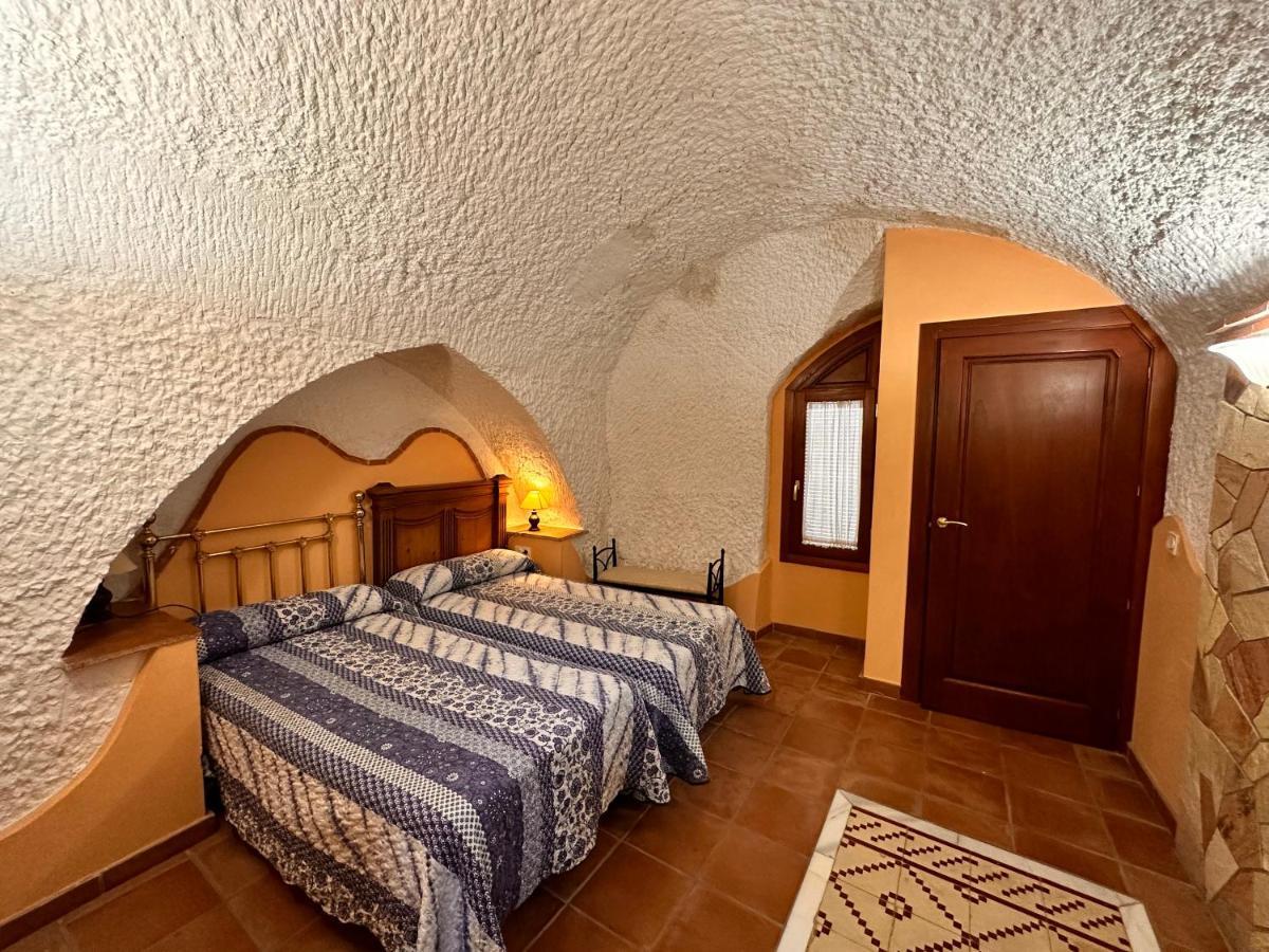 Cuevas La Granja * Benalúa de Guadix